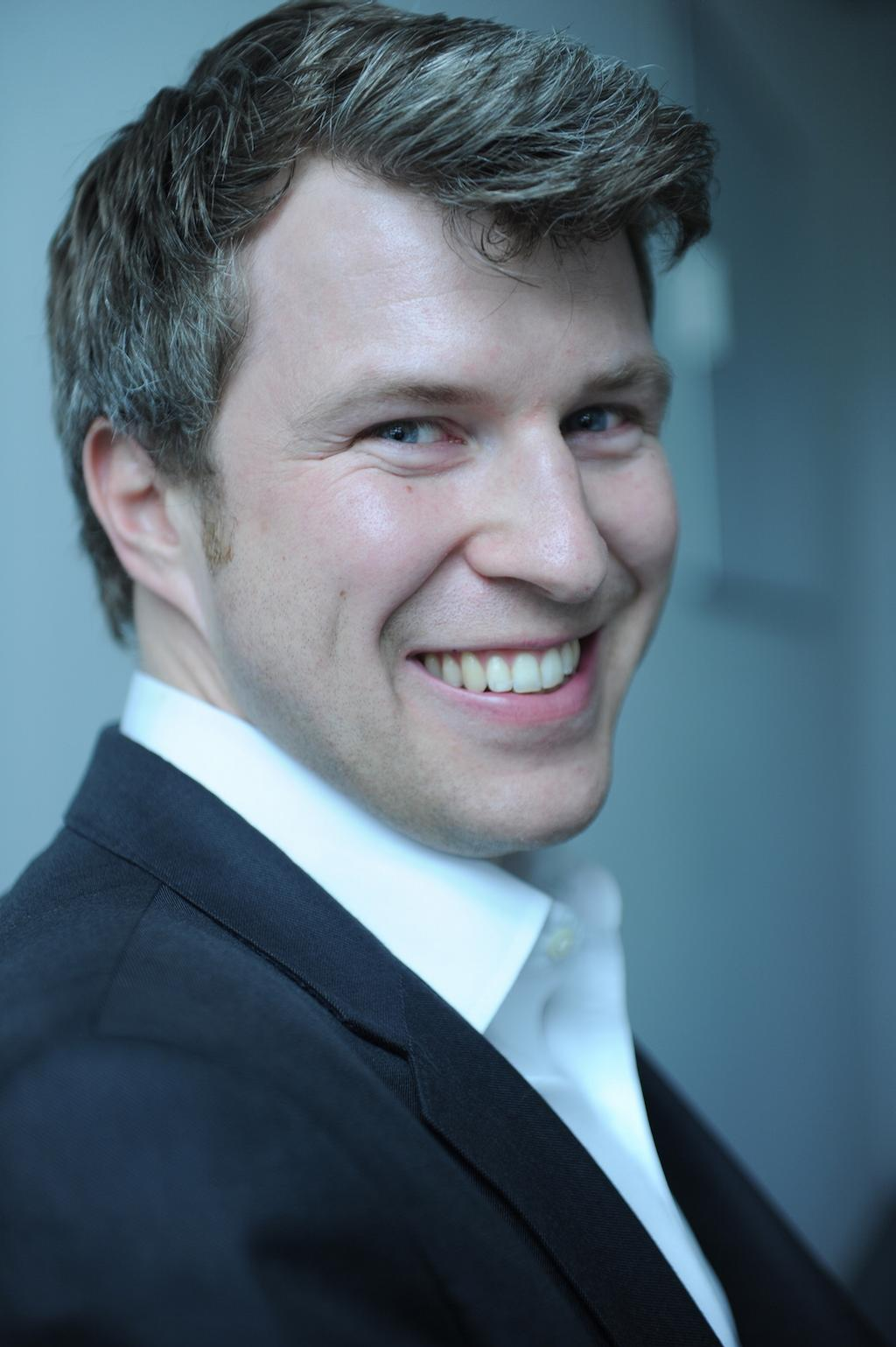 Dr. Alexander Ilic Dr. Alexander Ilic
